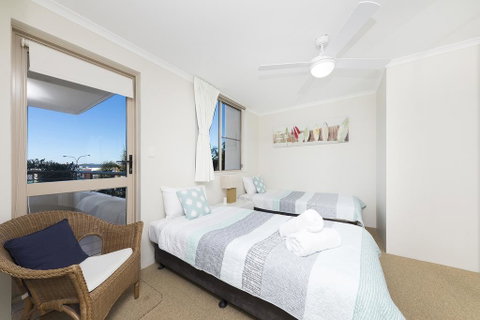 Beaches International - QLD Tourism 0