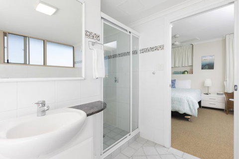 Beaches International - QLD Tourism 1