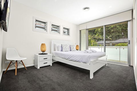 Beachfront #12 - Queensland Tourism 3