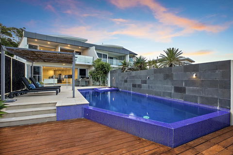 Beachfront #12 - Queensland Tourism 0