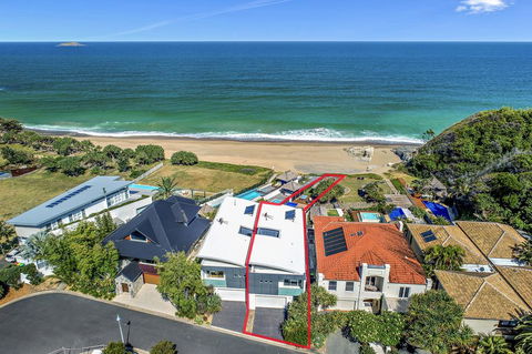 Beachfront #12 - Queensland Tourism 1