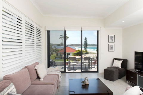 Beachfront 7 - QLD Tourism 3