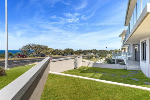 Beachfront Cabarita Apartment - QLD Tourism 1