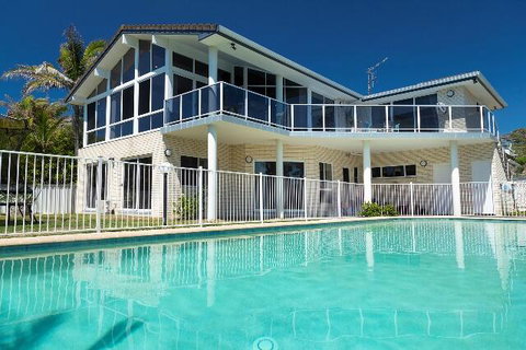 Beachfront Escape - QLD Tourism 0