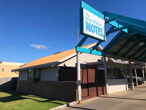 Beachfront Motel - QLD Tourism 0