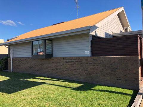 Beachfront Motel - QLD Tourism 2