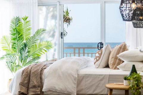 Beachfront Vila Gold Coast - QLD Tourism 1