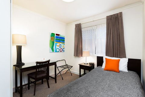 Redcliffe Motor Inn - QLD Tourism 1