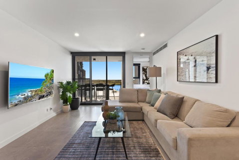 Riverfront 2-Bed With Pool, Sauna, Gym & Views - QLD Tourism 0