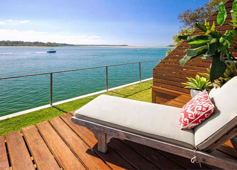 Riverfront Apartment, Perfect Location - Queensland Tourism 2