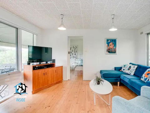 Retro Groovy Pad Pt Elliot - QLD Tourism 1