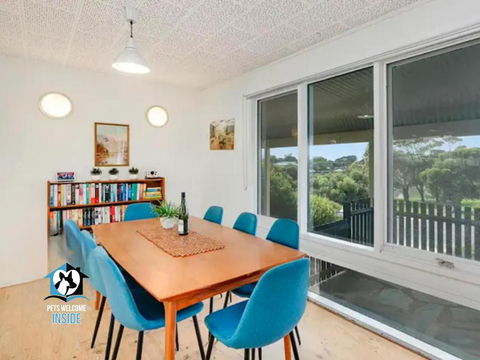 Retro Groovy Pad Pt Elliot - QLD Tourism 3