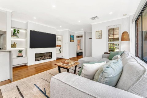 Redbrick Retreat - Generous Coastal Escape - QLD Tourism 1