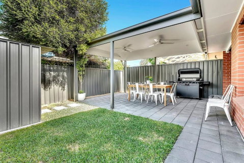 Redbrick Retreat - Generous Coastal Escape - QLD Tourism 3