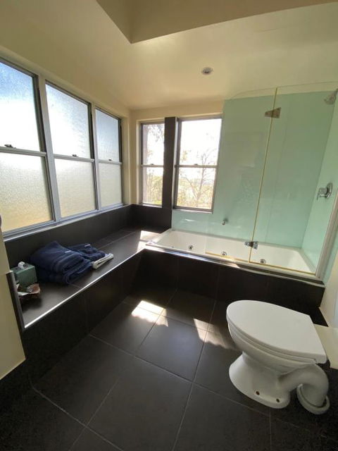 Redrock Retreat - QLD Tourism 1