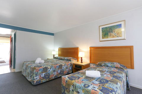 Reef Resort Motel - Queensland Tourism 3