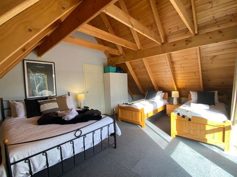 Reel & Relax: 3BR Beach House - Fish, Swim, Surf - Queensland Tourism 3