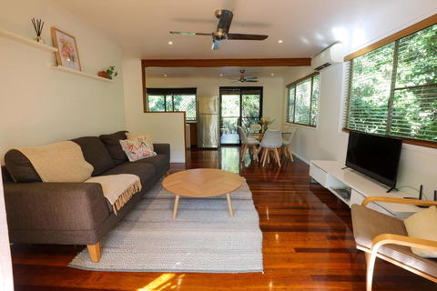 Regent Bower Cottage - Queensland Tourism 1