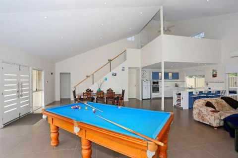 Relax At Falcon By The Bay - QLD Tourism 1