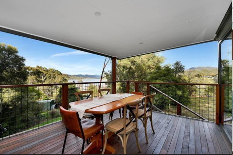 Relax At Goughs Bay - Queensland Tourism 0