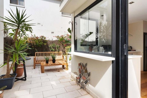 Relaxed Beachside Townhouse - QLD Tourism 3