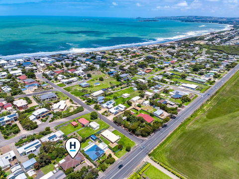 Relaxed Family Beach House - No Linen Included - QLD Tourism 0