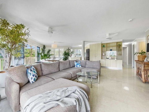 Relaxing Ocean View Apartment In Buddina - QLD Tourism 0