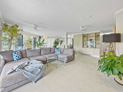 Relaxing Ocean View Apartment In Buddina - QLD Tourism 1