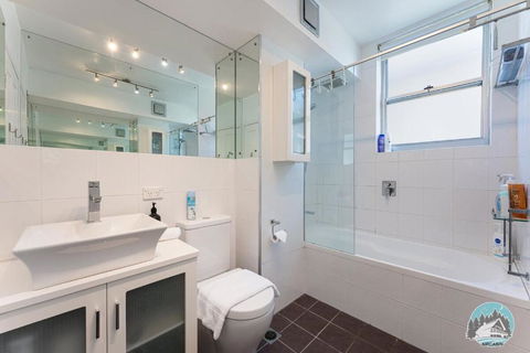 Relaxing Sunny North-Facing 2-Bed Apt In Vaucluse - QLD Tourism 1