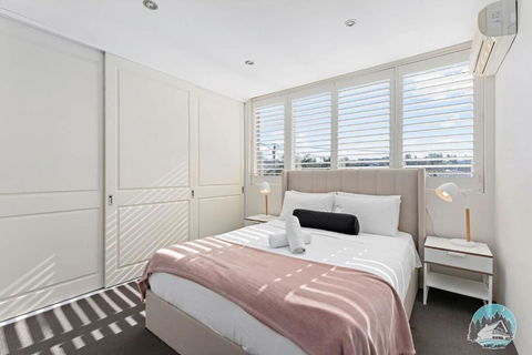 Relaxing Sunny North-Facing 2-Bed Apt In Vaucluse - QLD Tourism 3