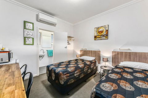 Rest Motels - QLD Tourism 3