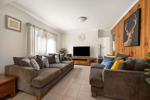 Rest & Relaxation - Queensland Tourism 1