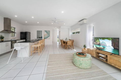 Retreat In The Heart Of Alex - 3BR Sleeps 11, Pool - Queensland Tourism 1