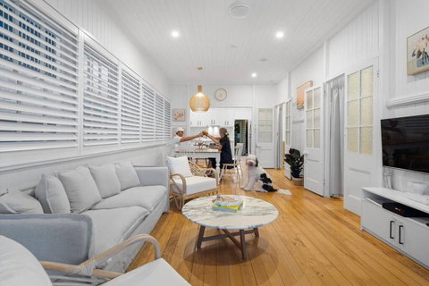 Rigi On Currumbin Beach - QLD Tourism 2