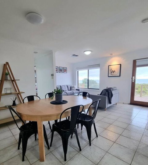 Rise And Tide - Queensland Tourism 1