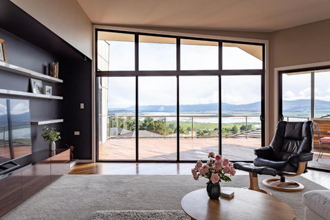 River Haven Serene Spacious With River Views - QLD Tourism 0