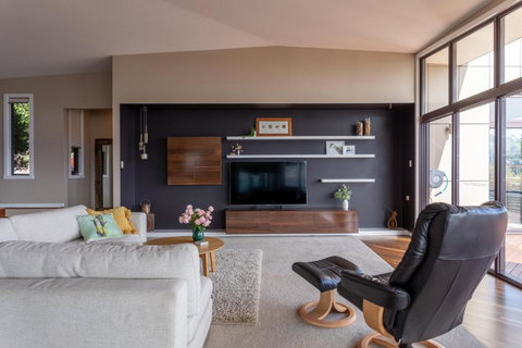 River Haven Serene Spacious With River Views - QLD Tourism 2