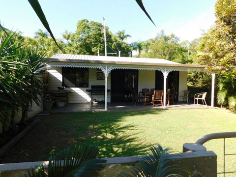 Riverbend Cottage Cabin - Little Heaven - QLD Tourism 2