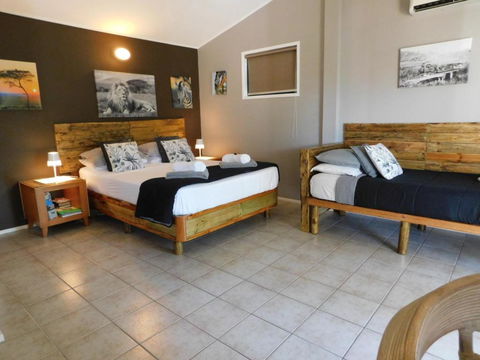 Riverbend Cottage Cabin - Little Heaven - QLD Tourism 3