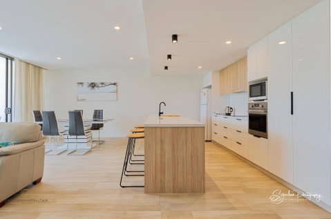 RIVERFRONT BREEZE @ The Cosmopolitan Unit10307 - QLD Tourism 0