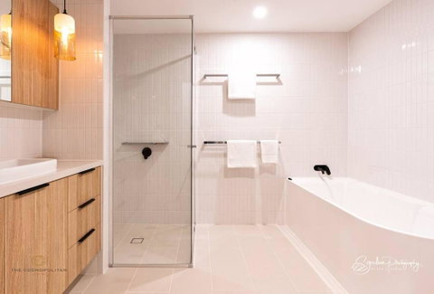 RIVERFRONT BREEZE @ The Cosmopolitan Unit10307 - QLD Tourism 1