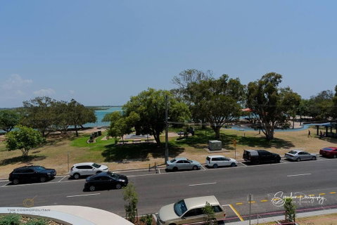 RIVERFRONT BREEZE @ The Cosmopolitan Unit10307 - QLD Tourism 2