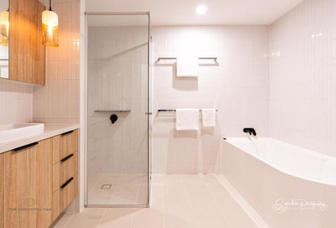 RIVERFRONT BREEZE @ The Cosmopolitan Unit10307 - QLD Tourism 3