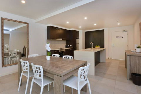 Resort-style Swim Out - A True Tropical Oasis - Queensland Tourism 3