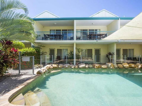 SAILS 9 Beachfront Getaway Horseshoe Bay - QLD Tourism 0