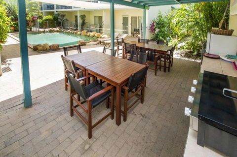 SAILS 9 Beachfront Getaway Horseshoe Bay - QLD Tourism 3