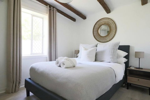 Rustic Chic 200 Metres From CBD - Queensland Tourism 3