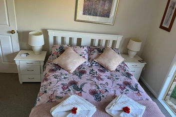 Robyn\'s Nest - Bed And Breakfast with QLD Tourism