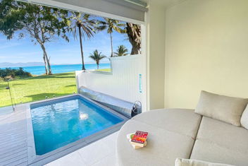 Rock Salt Villa 2 with QLD Tourism