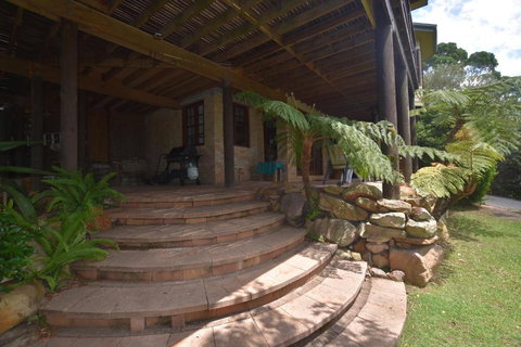 Rockwall Avoca Beach - Queensland Tourism 2